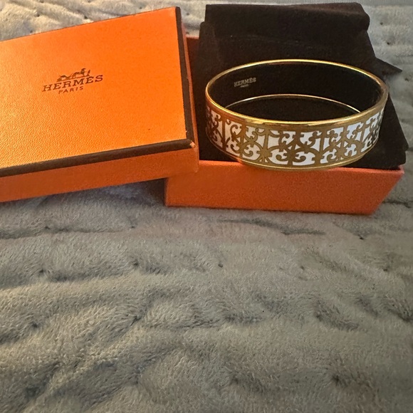 Hermes Gold and White Patterned Bracelet - Picture 2 of 7